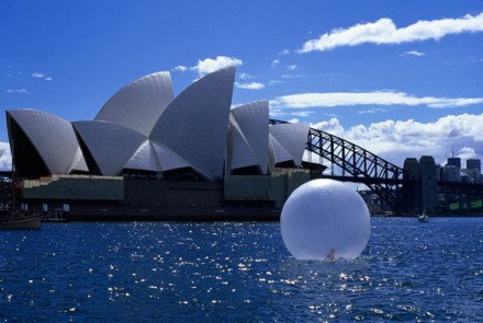 March, 9, 2003, No A (Sydney). Fotografía de 2003 sobre papel de 90 x 150 cm